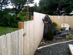 Friendly neighbor type fence